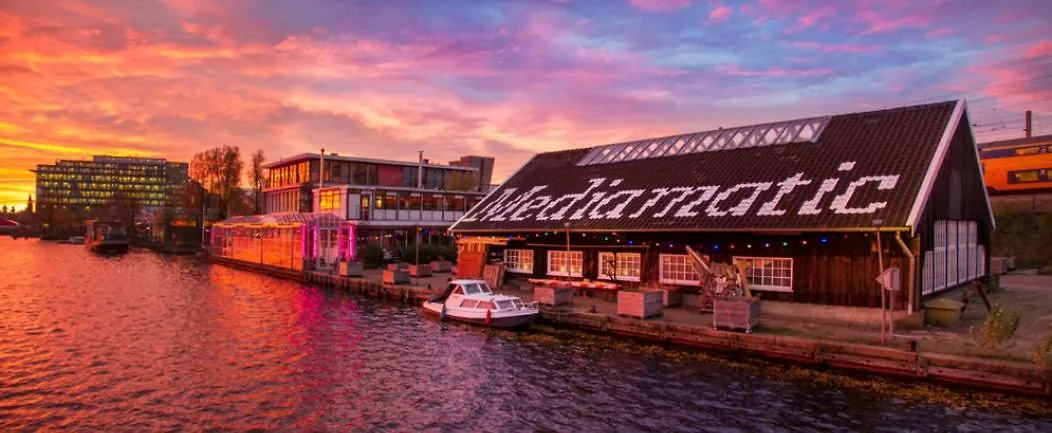 Private Guesthouse Bnb The Waterhouse Houseboat Amsterdam