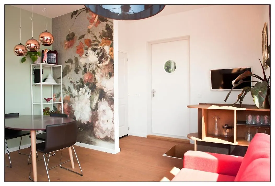 Private Guesthouse Bnb The Waterhouse Houseboat Amsterdam 0*,  Netherlands